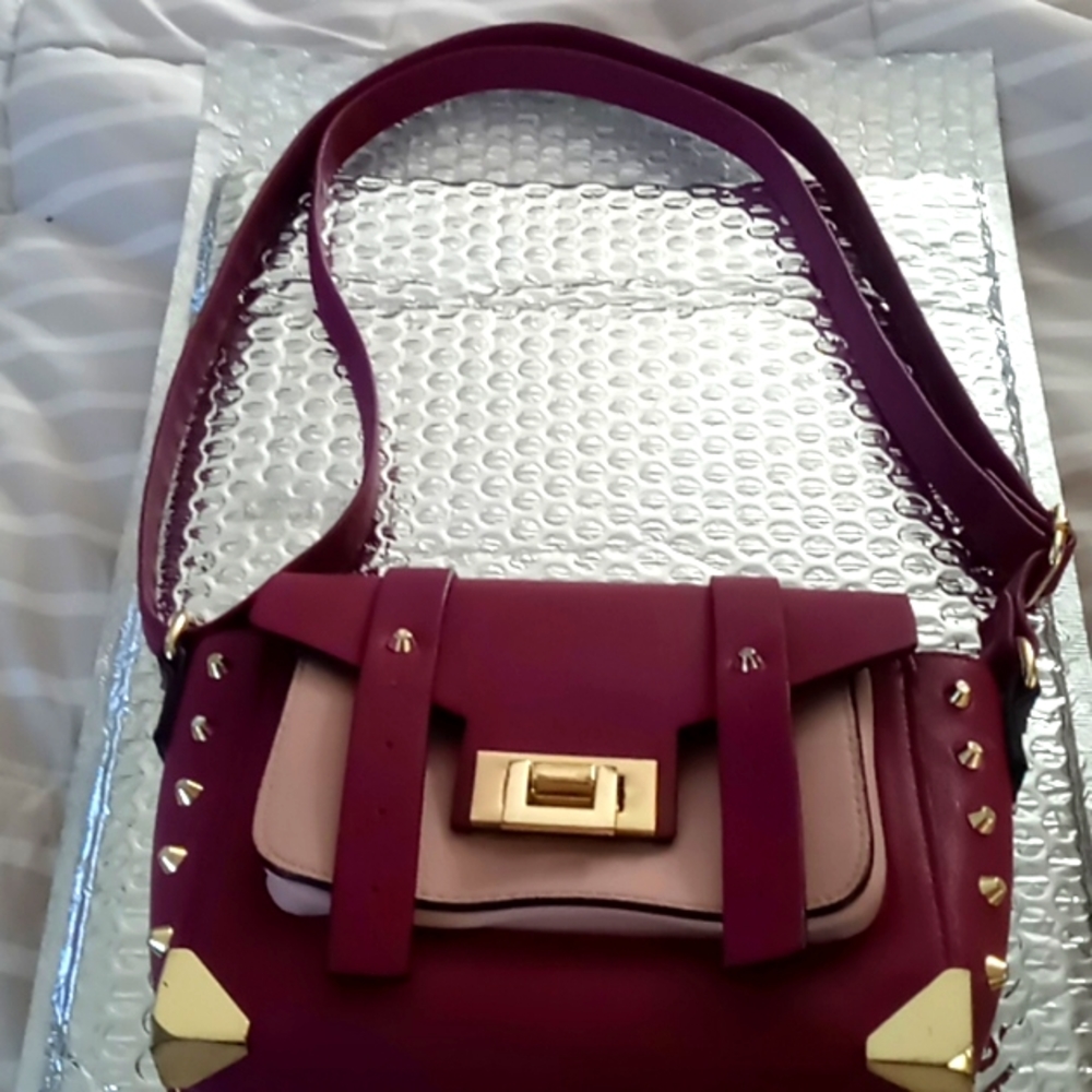 Nwot shoulder strap purse.